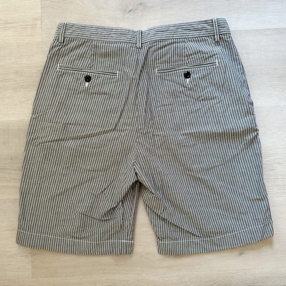 Men's Club Monaco size 31  cotton shorts - Picture 3 of 5